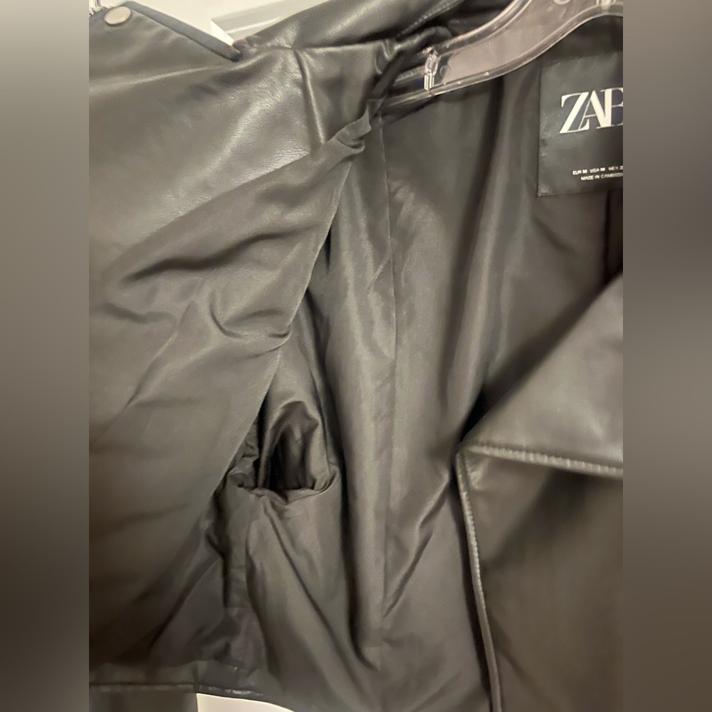 Zara Women's Sleek Black Leather Biker Jacket - Picture 3 of 4